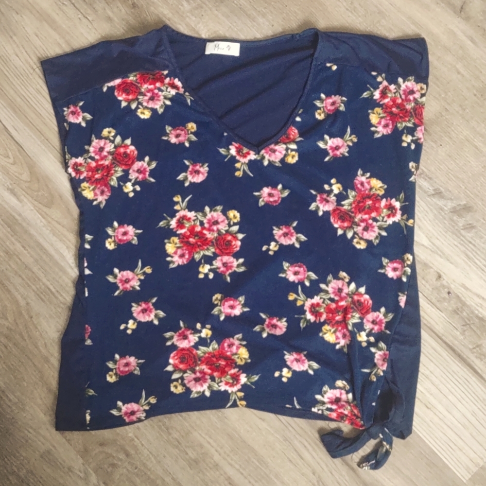 Missa Soft Navy and Floral Print Knotted Crop Top in Size L